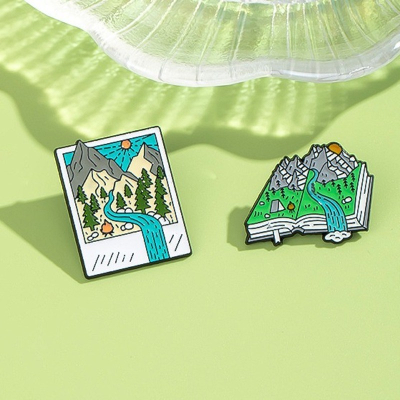 Outdoor Adventure Books - Épingles en émail sur le thème
